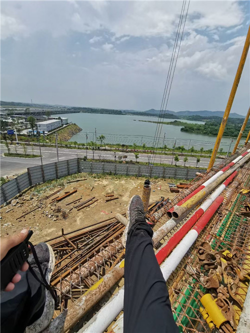 洛江区作业中发生设备损坏或人员意外，责任怎么划分？