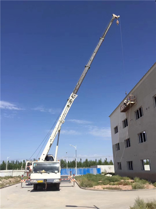 洛江区“轻装强干”—— 吊车的 “轻量化臂架” 技术